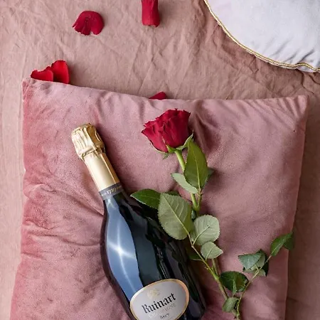Apartment @romantic & @jacuzzi @ Parking Gratuit @