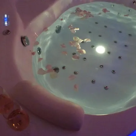 @romantic & @jacuzzi @ Parking Gratuit @ Apartment *